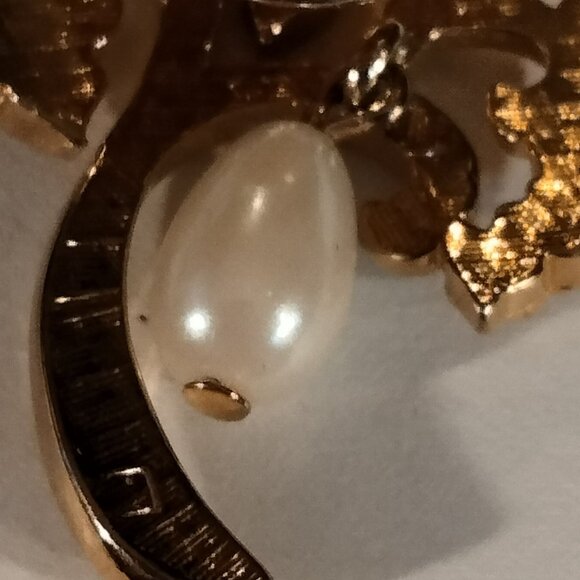 Avon Partridge In A Pear Tree Pinback Gold Tone Brooch Faux Pearl Drop Accent - Picture 4 of 4